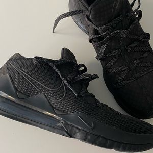 Black Lebrons Nike Men’s Shoe Size 12.5